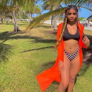 Meet your Posher, Destiny